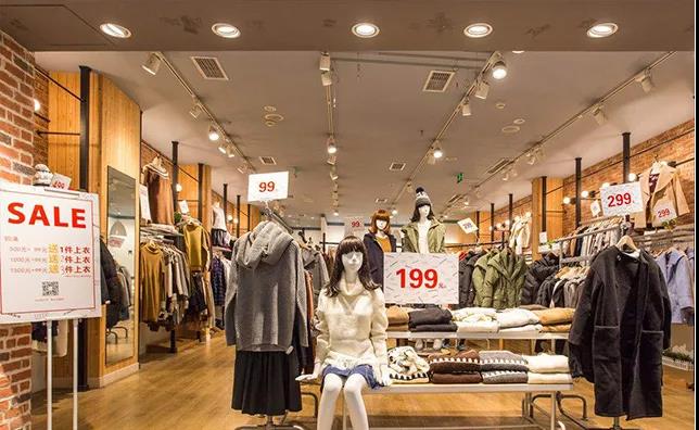 【企叮咚科技平臺營(yíng)銷(xiāo)策略】服裝店換季活動(dòng)怎么做？別再只會(huì )打折了！